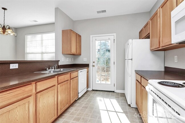 Building Photo - 2138 Winthrop Chase Dr