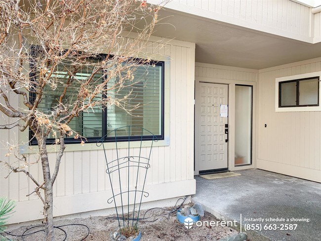 Building Photo - 3 br, 2 bath Condo - 2490 Golf Links Cir -