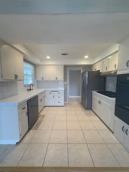 Building Photo - 7108 Santa Ana Cir