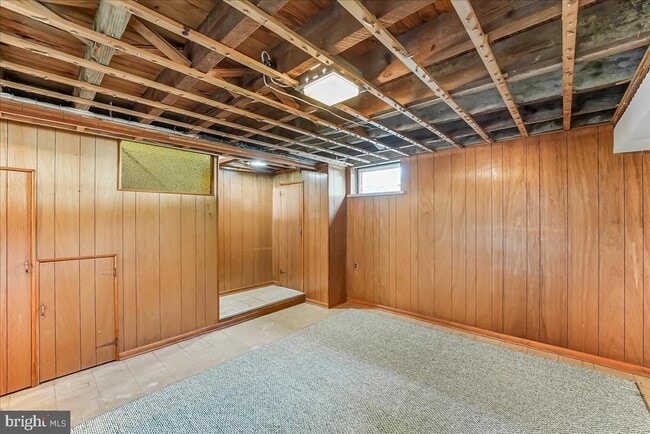 Building Photo - 324 W Rively Ave