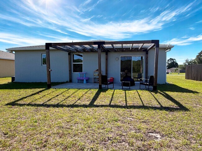 Building Photo - 4/2 open floor plan!