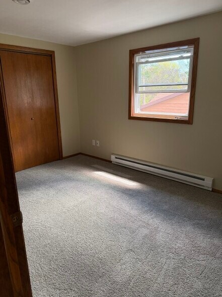 Building Photo - 501 Lakecrest Dr