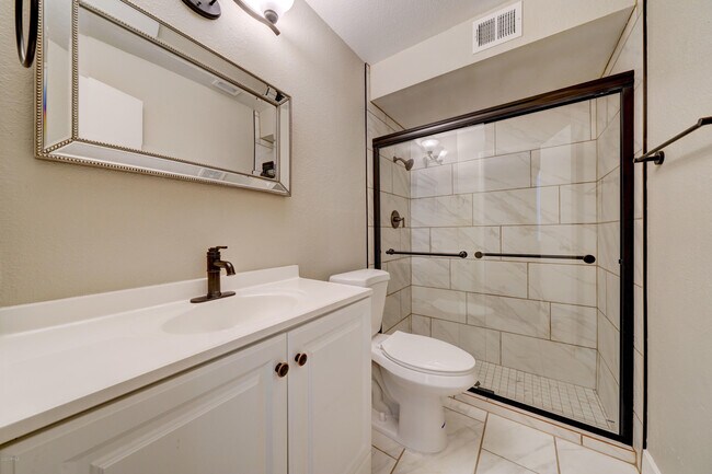 Building Photo - 5945 S Palm Dr