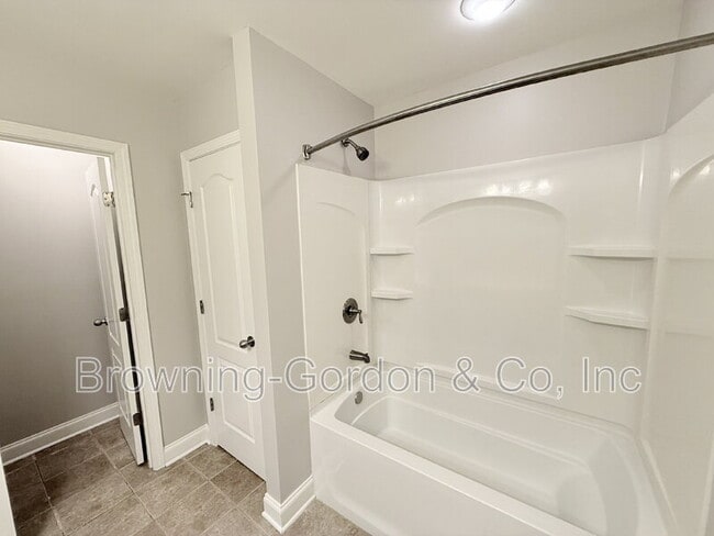 Building Photo - 1057 Woodbury Falls Dr