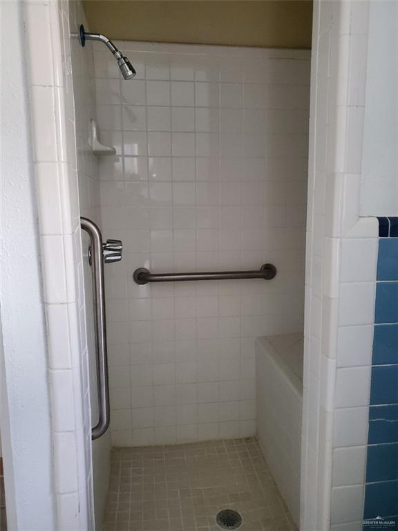 Building Photo - 610 W Jones Ave