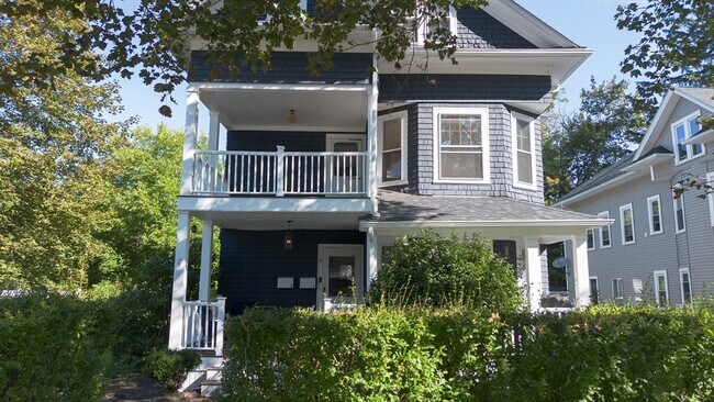 Building Photo - 4 Clearview Ave