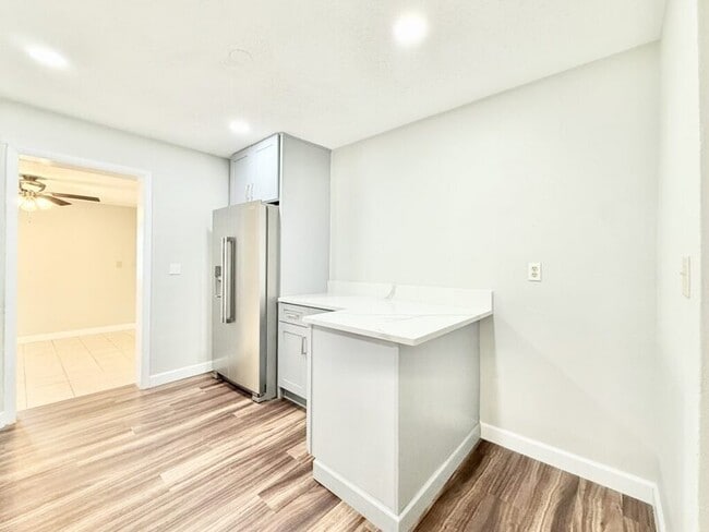 Building Photo - 1221 Jewel Ave