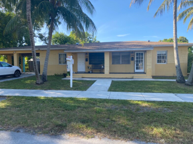 Primary Photo - 246 W Park Dr