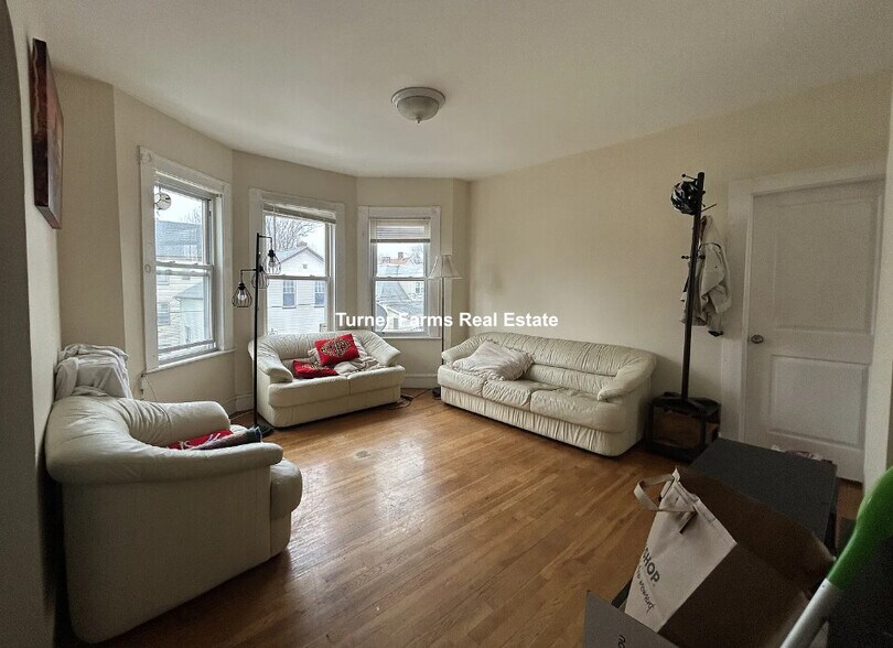 Primary Photo - 110 Murdock St