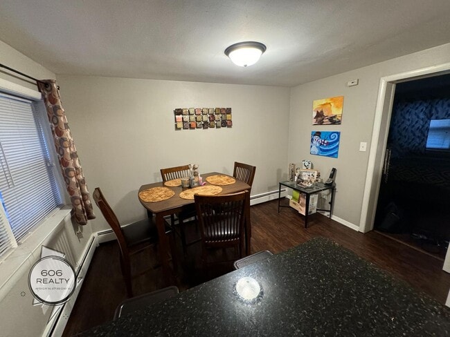 Building Photo - Updated Berwyn Unit with Heat Included!