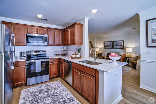 Building Photo - Avonlea Towne Lake