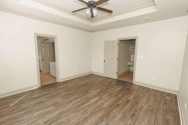 Building Photo - 9052 Winding Lake Ave