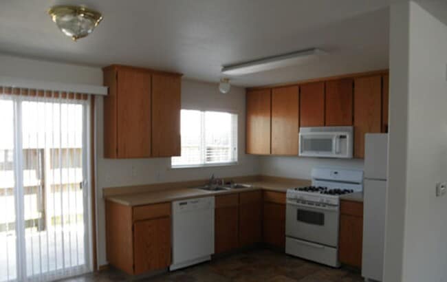 Building Photo - 2355 Bates Ln