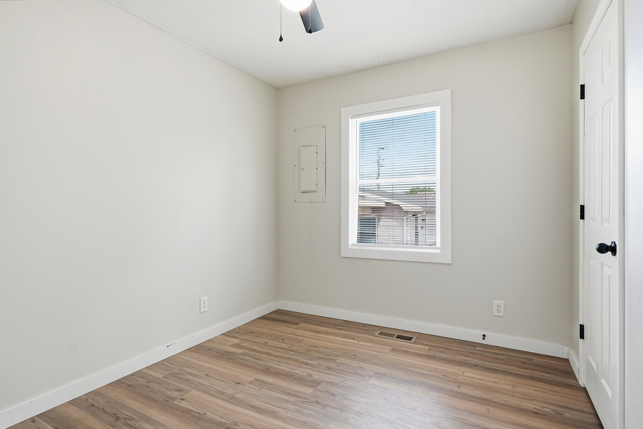 Building Photo - 413 W Stevens St