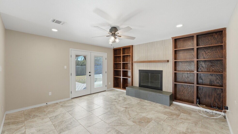 Building Photo - 1409 Highland Dr