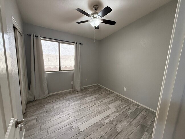 Building Photo - 3972 E Timberline Rd