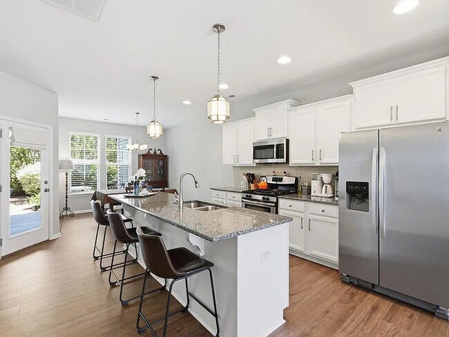 Building Photo - Lease OR Lease to Own