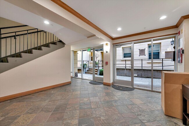 Building Photo - Prime Location Condo in Noe Valley - Please Contact for Showing Availability!