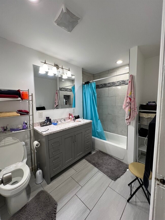 Building Photo - 3586 John F. Kennedy Blvd