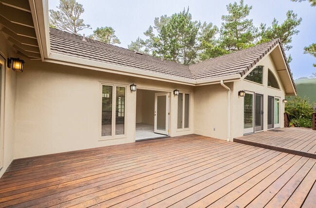 Building Photo - 4055 Sunset Ln