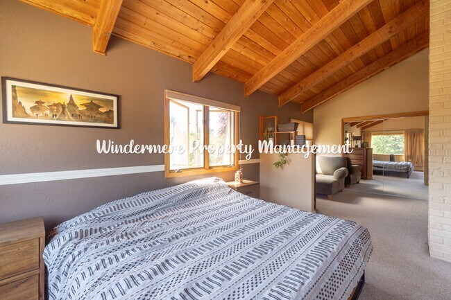Building Photo - Peaceful and bright 3 bed in Kingston, walk to ferry, with Dry Sauna!