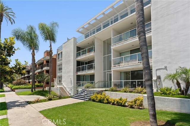 Building Photo - 131 N Gale Dr