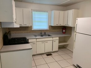 Building Photo - 1642 Sharkey St