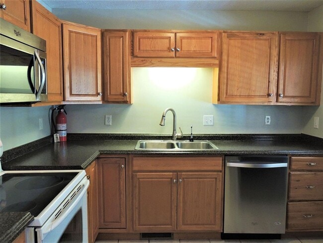 Building Photo - 19 Ashwood Dr