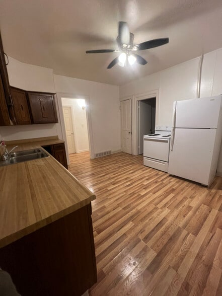 Primary Photo - 699 Oliver St