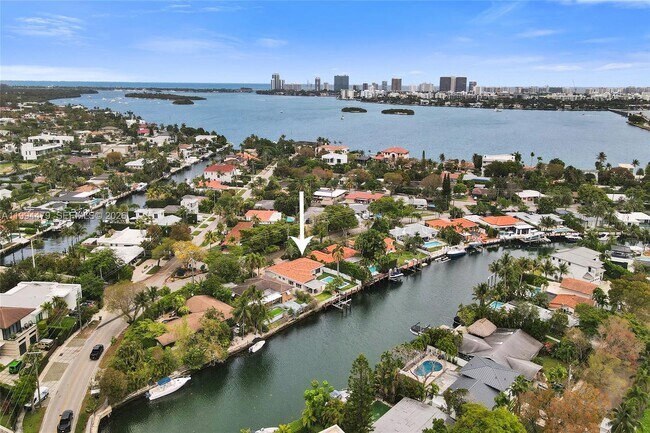 Building Photo - 12478 N Bayshore Dr