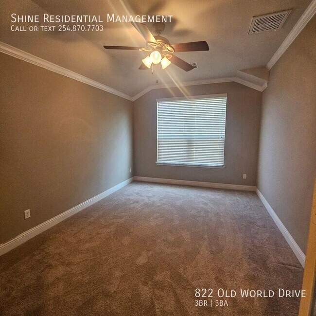 Building Photo - 822 Old World Dr