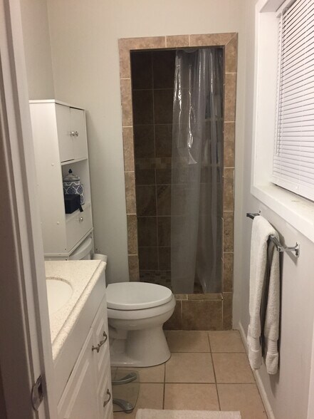 Master Bath - 5030 Shumate Rd