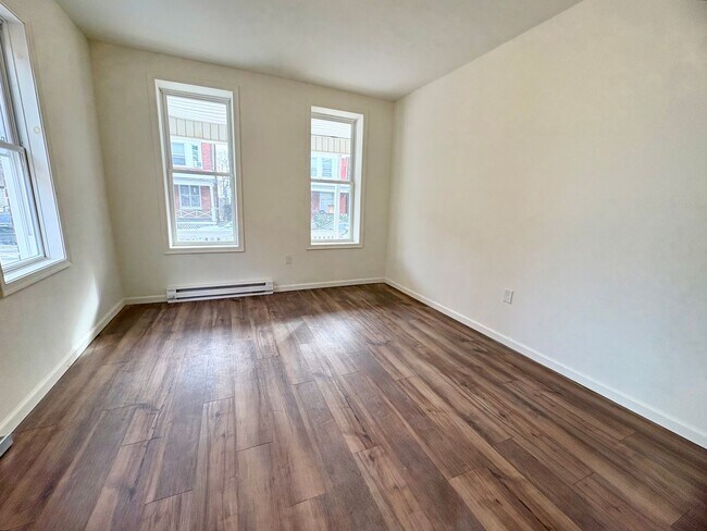 Building Photo - 133 W Maple St