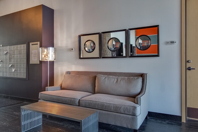 Building Photo - 521 S 7th St