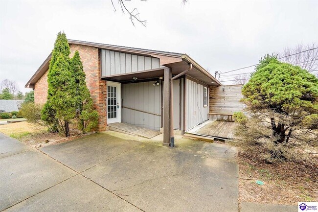 Building Photo - 1615 Catalpa Rd
