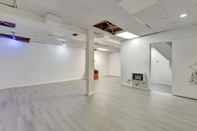 Building Photo - 6469 Fleetwood Dr