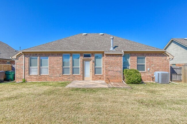 Building Photo - 18012 Andalucia Dr