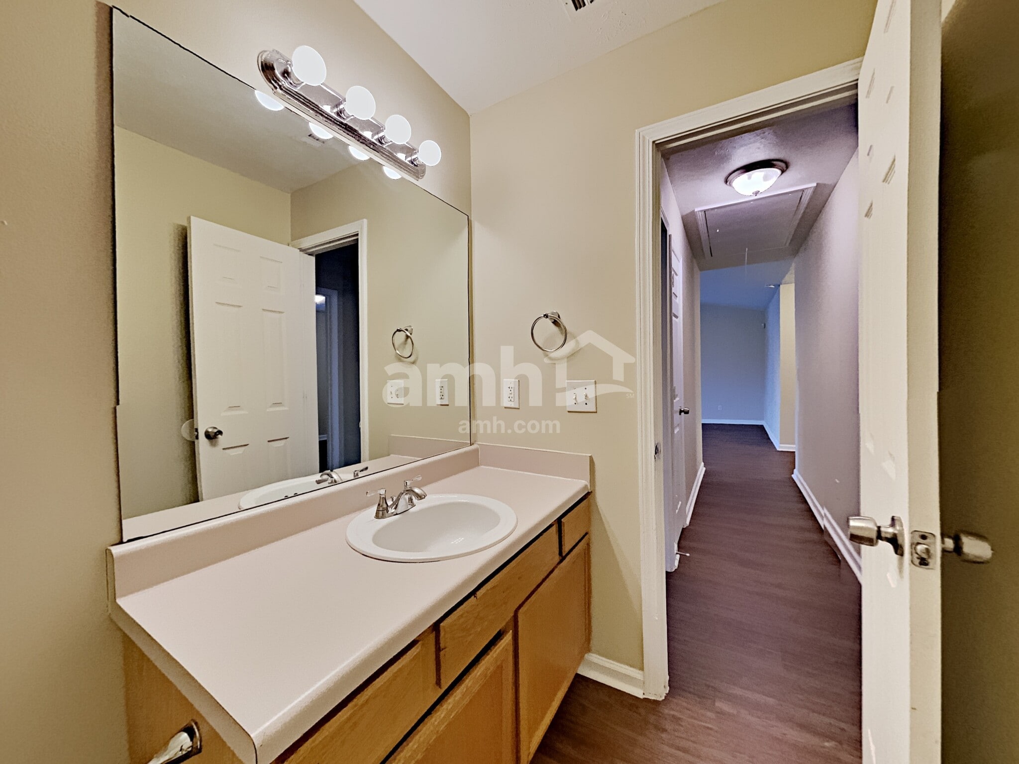 Building Photo - 634 Mable Dr