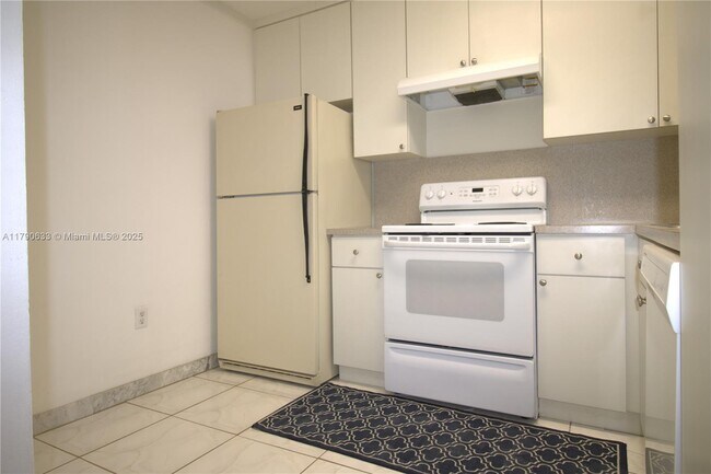 Building Photo - 1250 NE 125th St