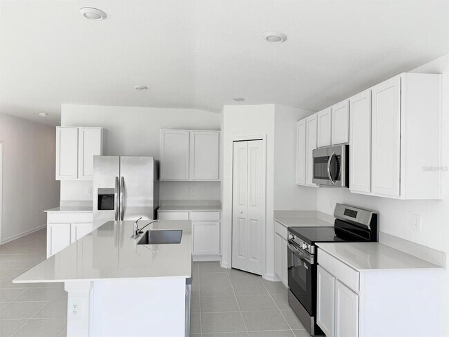 Building Photo - 2122 Chris Dr