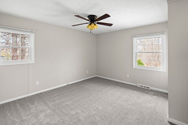 Building Photo - Spacious Ranch Home