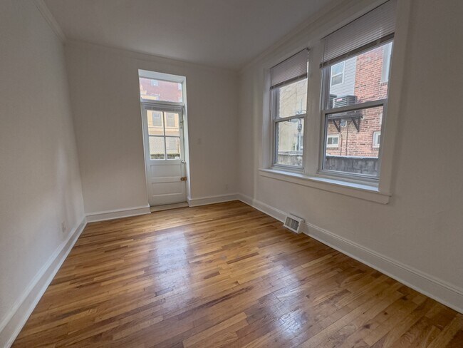 Building Photo - 336 Lombard St