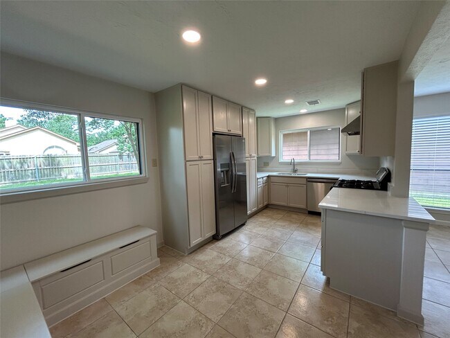 Building Photo - 7761 High Village Dr