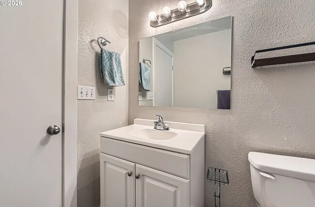 Building Photo - Ready Now - Just A Birdie Away from Rose City Golf Course!