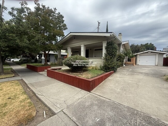 Building Photo - 651 Bedford Rd