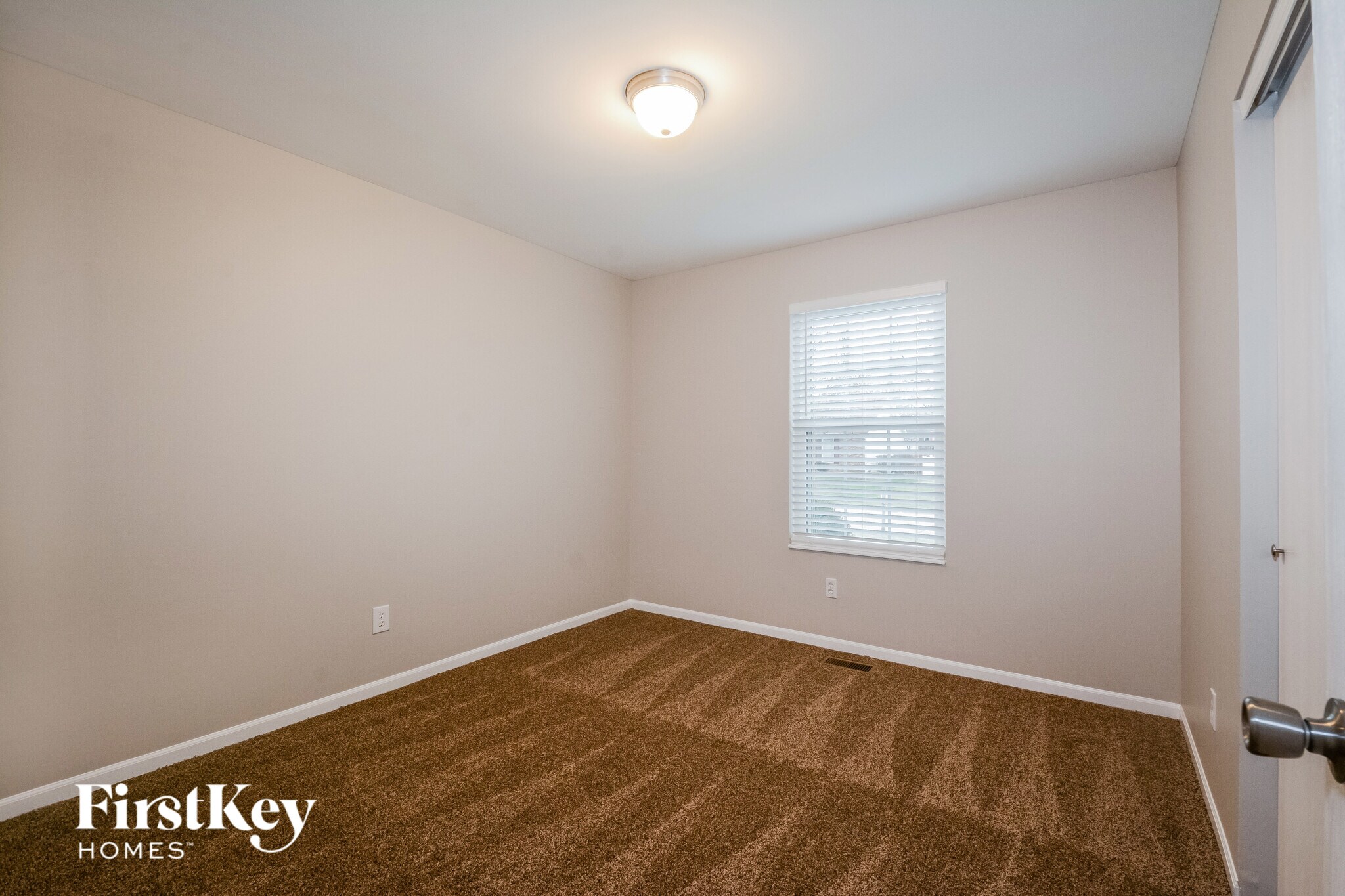 Building Photo - 10 Kingsmont Ct