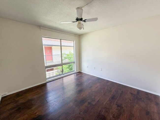 Building Photo - Summit House M-26