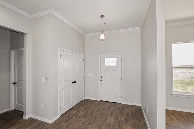 Building Photo - 17900 Lone Ranch Rd