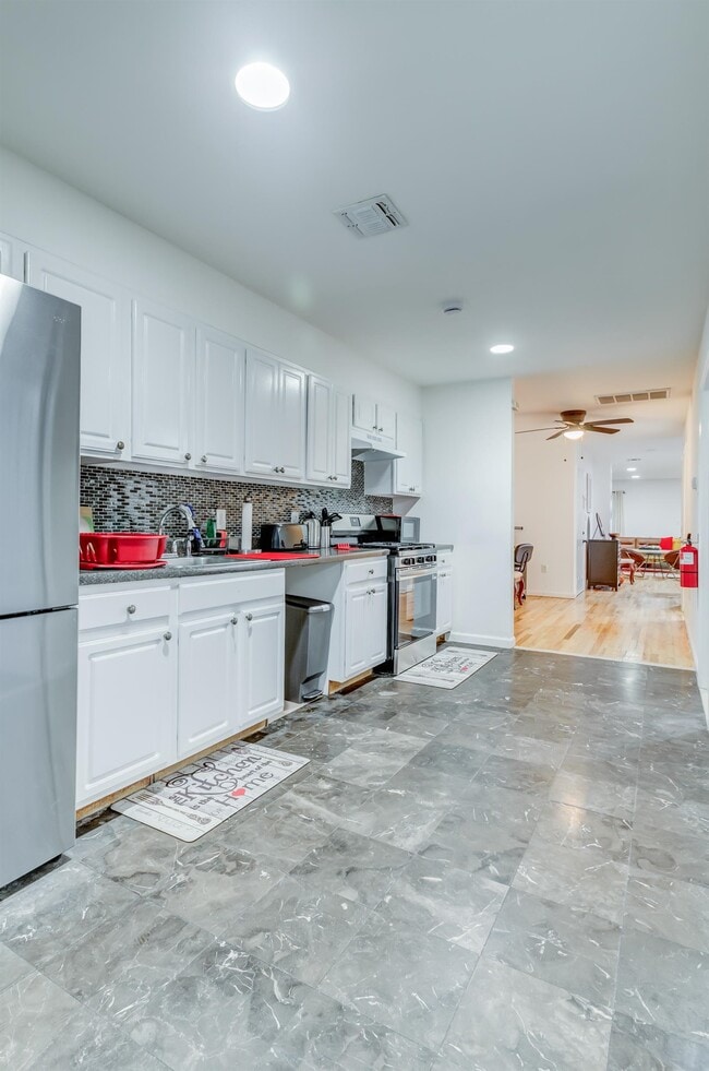 Building Photo - 34 Pamrapo Ave