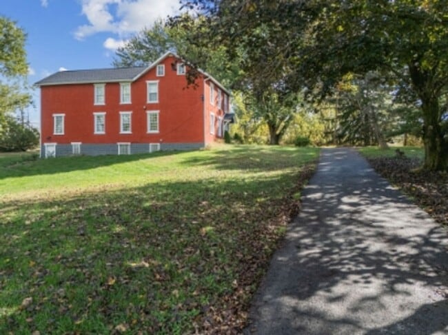 Building Photo - 8113 US-22